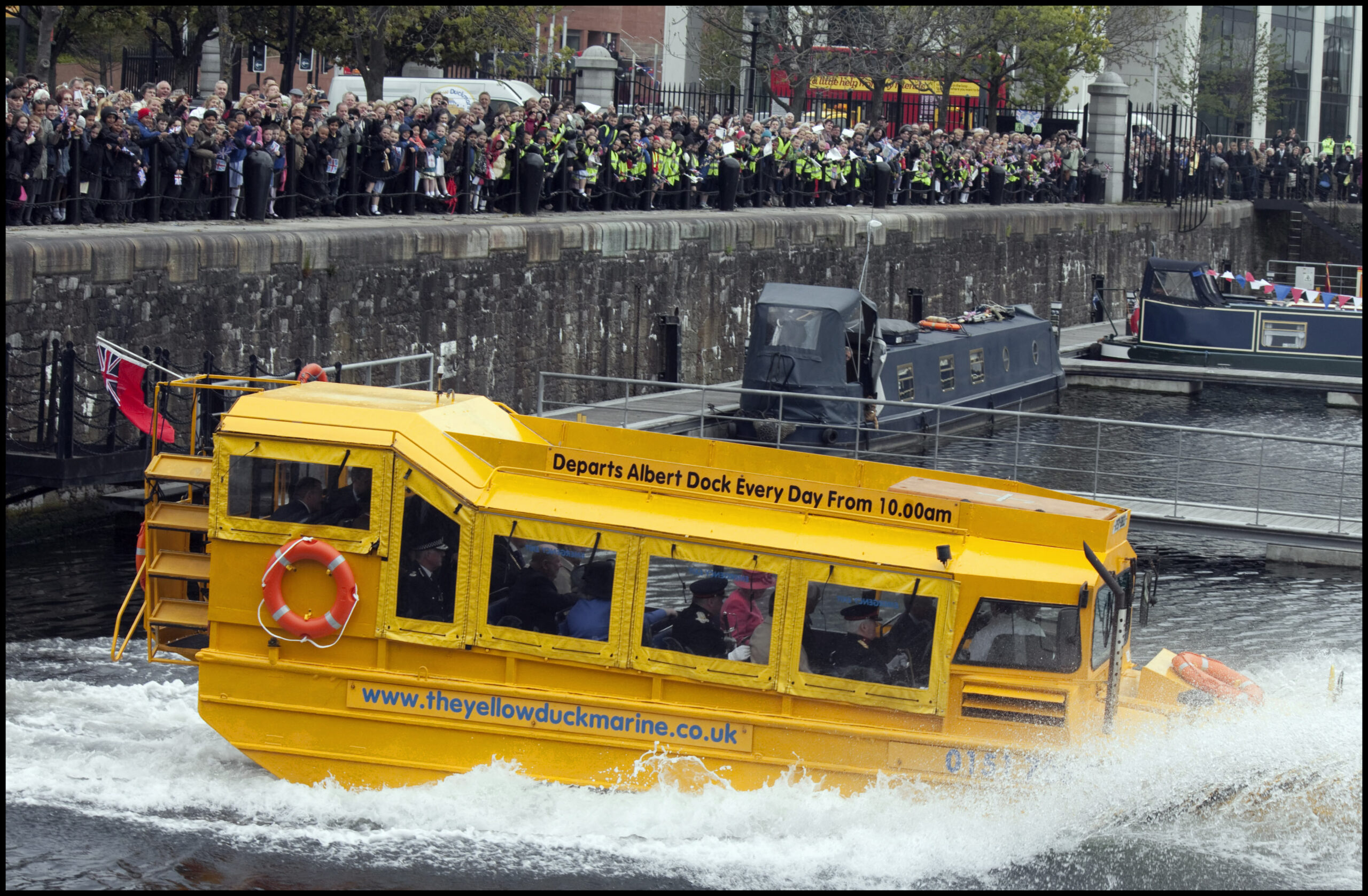 The Queen in Liverpool (2/2)